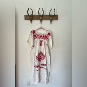 Vintage white & red caftan!
